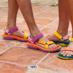 outdoor voices tevas